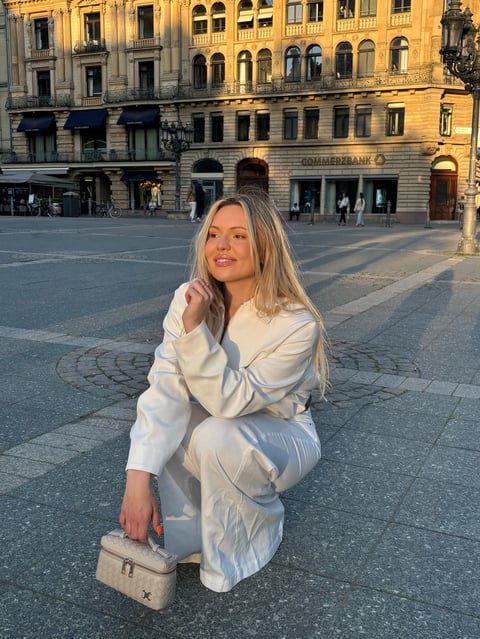 Yana – humorvolle & authentische Reels rund um Frankfurt, Reisen & Lifestyle
